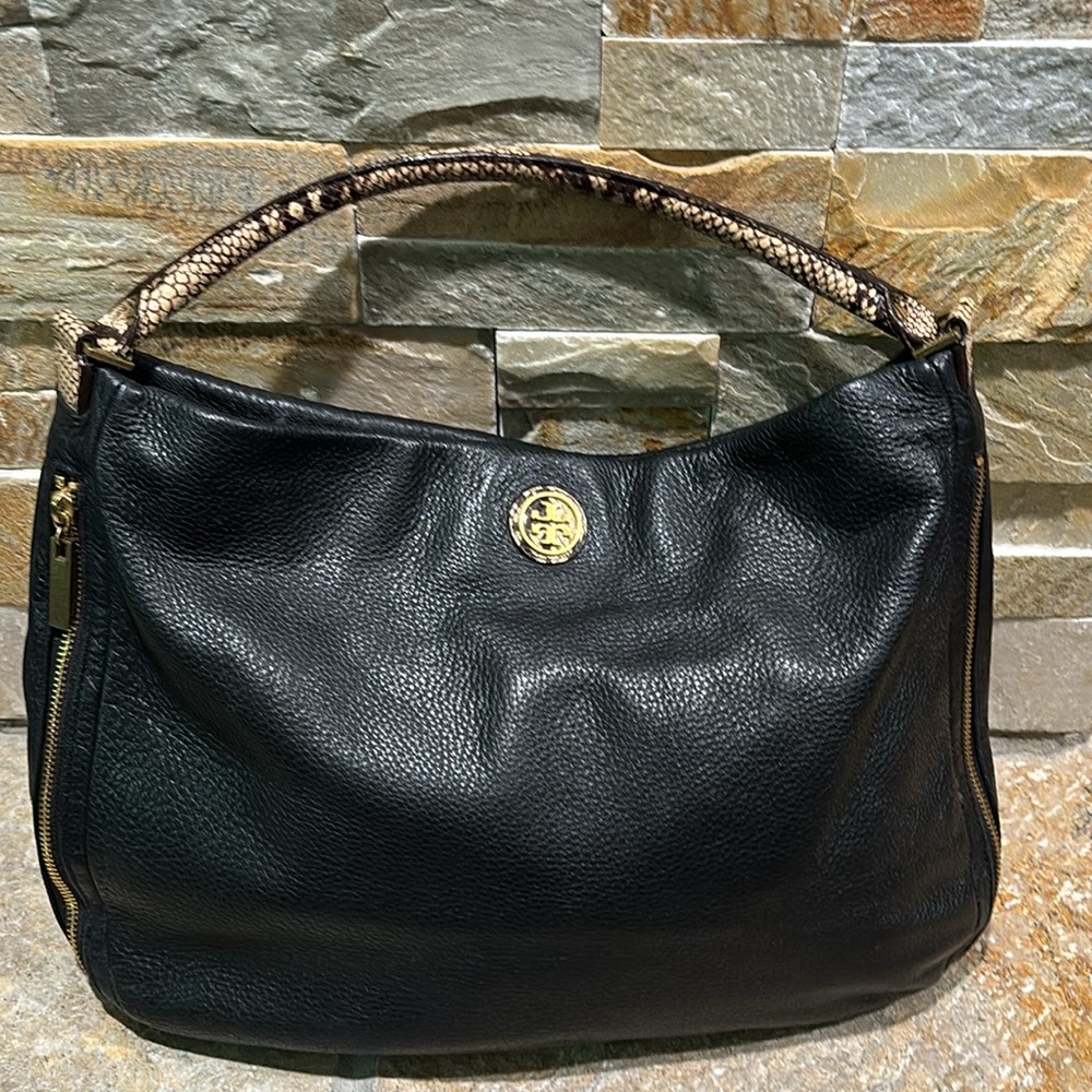 Like new Tory Burch, black pebbles leather shoulder bag- with snake skin handle - Picture 1 of 13